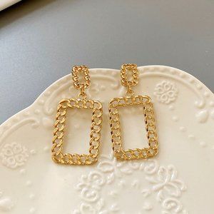 Women's earrings